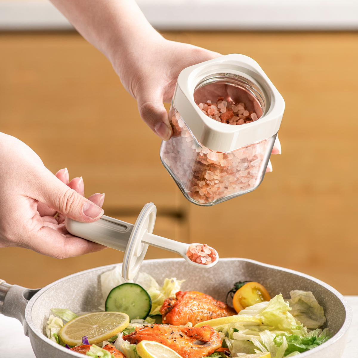Premium Airtight Spice Jar with Integrated Spoon 250ml