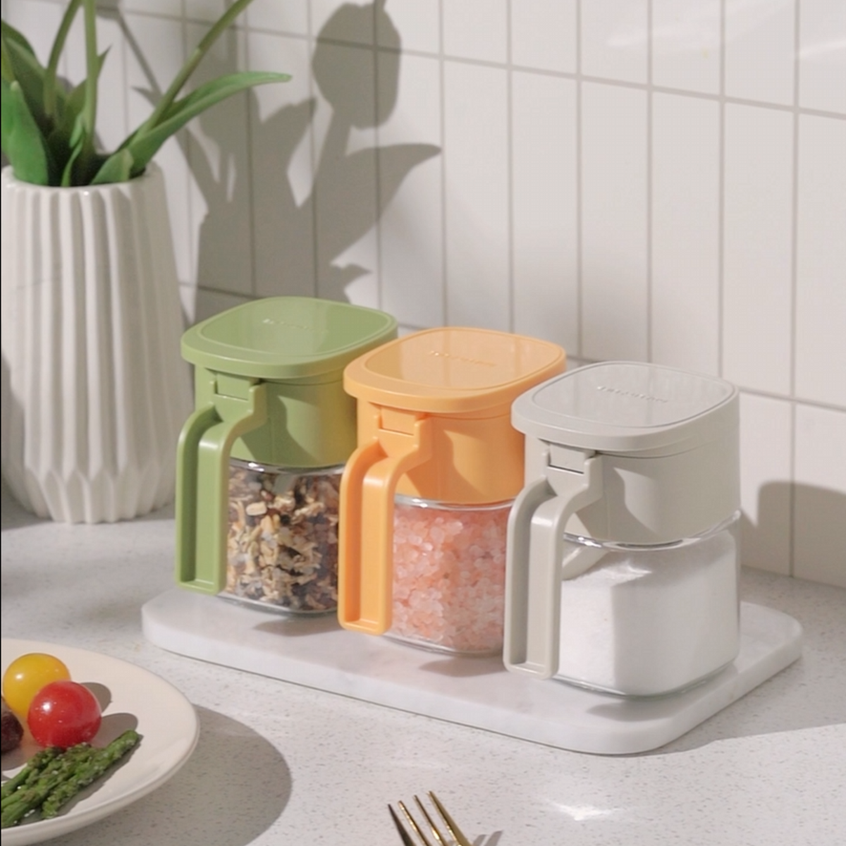 Spice Jar with Integrated Lid & Measuring Spoon 250ml