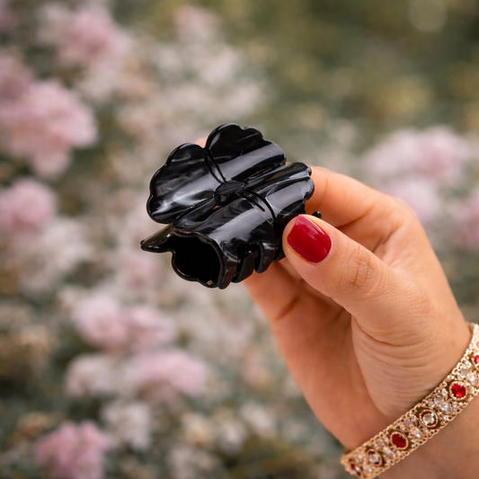 Floral Acrylic Hair Claw Clip – Elegant Flower Shape Hair Accessory for Women